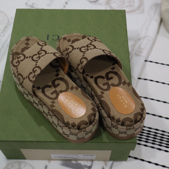 Bought as a gift and didn’t fit and too late to return - Picture 4 of 10